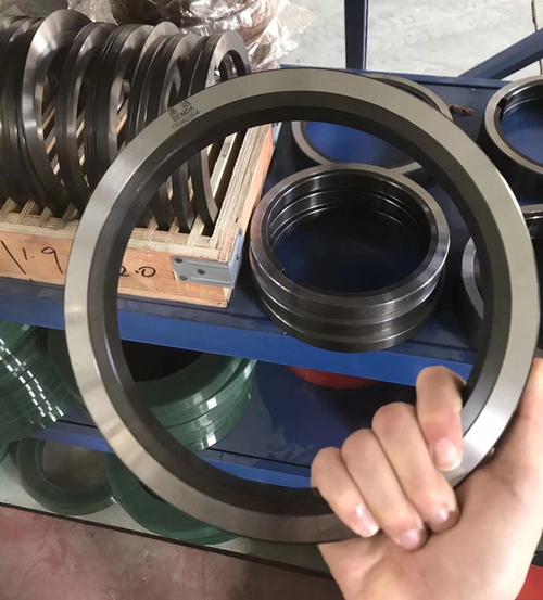 최신 회사 사례 두께 3-16mm 스테인레스 스틸 절단 용 D700x360x50mm 로터리 슬리 팅 전단 블레이드